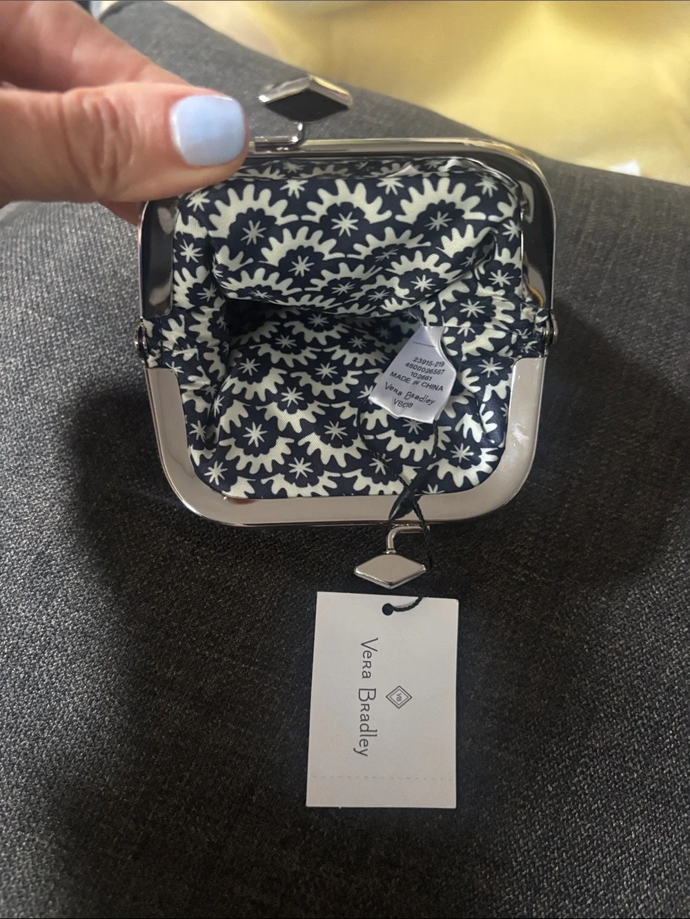 VERA BRADLEY ICONIC KISSLOCK COIN PURSE CLASSIC NAVY VELVET 2018 NWT BEADED NEW - Picture 7 of 13